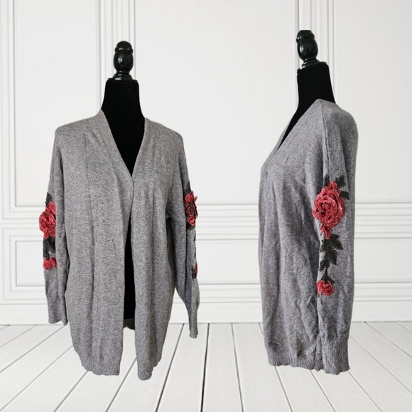 OVERSIZED CARDIGAN WITH ROSE SLEEVES - Picture 3 of 5